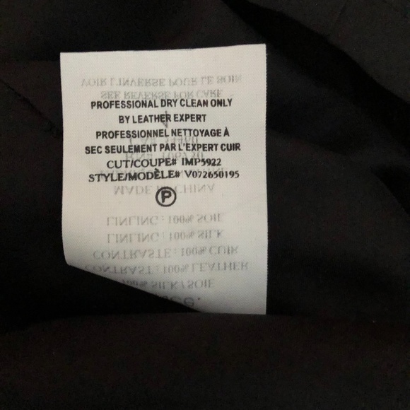 Elegant Black Sleeveless Dress - Picture 12 of 12